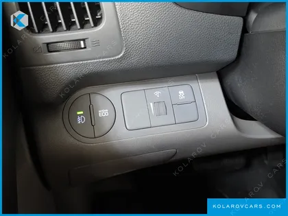 HYUNDAI STAREX VAN 3-SEATER