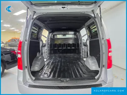 HYUNDAI STAREX VAN 3-SEATER