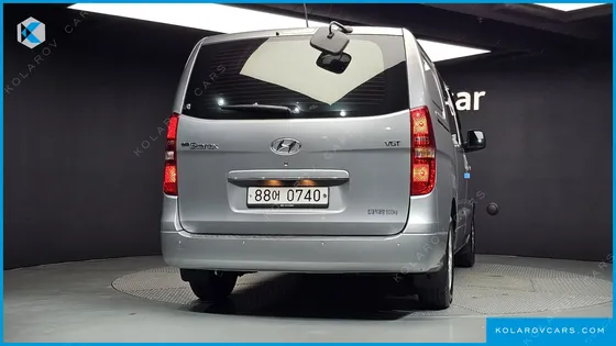 HYUNDAI STAREX VAN 5-SEATER