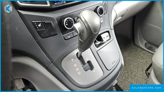 HYUNDAI STAREX VAN 5-SEATER