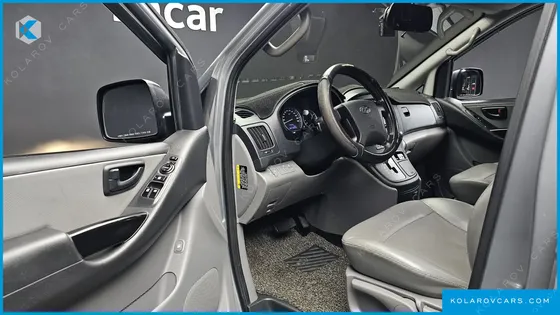 HYUNDAI STAREX VAN 5-SEATER