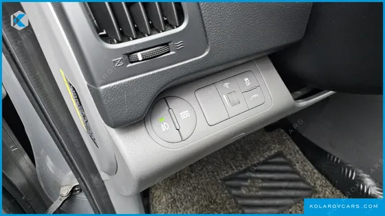 HYUNDAI STAREX VAN 5-SEATER