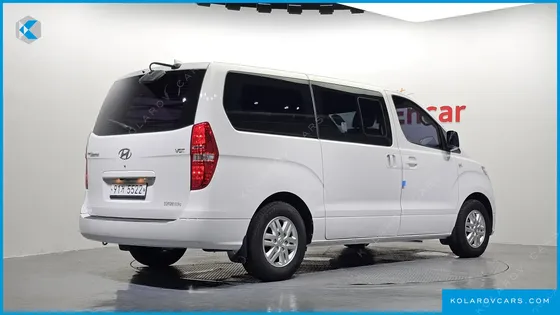 HYUNDAI STAREX VAN 5-SEATER