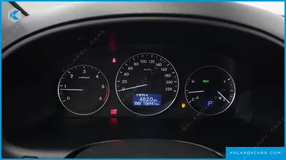 HYUNDAI STAREX VAN 5-SEATER