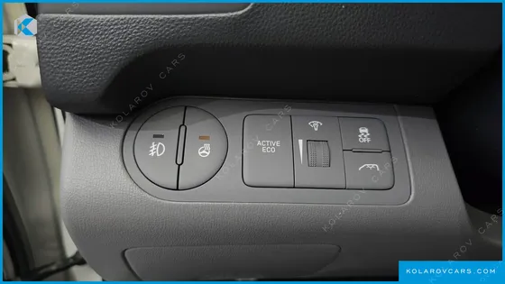 HYUNDAI STAREX VAN 5-SEATER