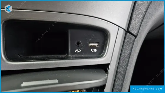 HYUNDAI STAREX VAN 5-SEATER