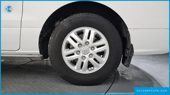 HYUNDAI STAREX VAN 5-SEATER