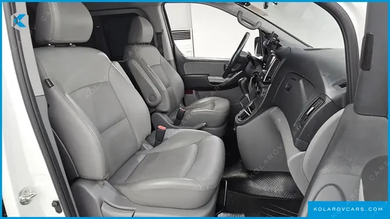HYUNDAI STAREX VAN 5-SEATER