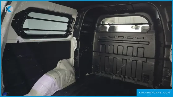 HYUNDAI STAREX VAN 5-SEATER