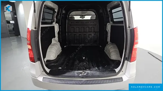HYUNDAI STAREX VAN 5-SEATER