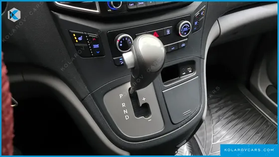 HYUNDAI STAREX WAGON 12-SEATER