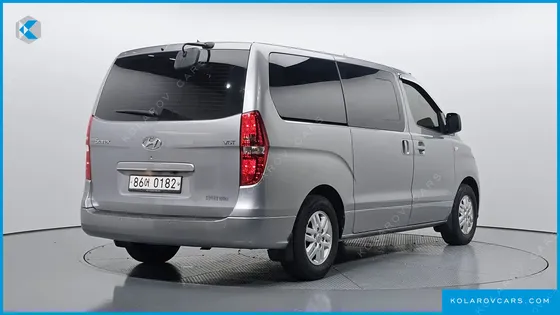 HYUNDAI STAREX VAN 5-SEATER