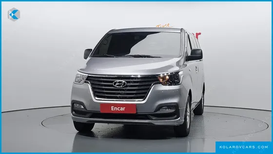 HYUNDAI STAREX VAN 5-SEATER