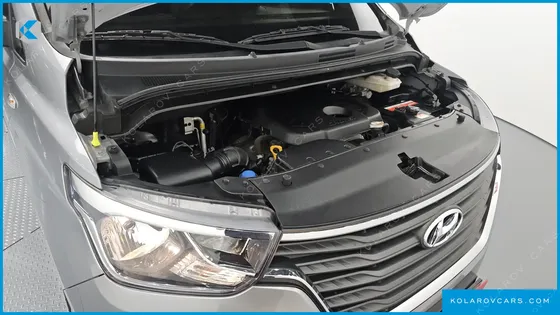 HYUNDAI STAREX VAN 5-SEATER