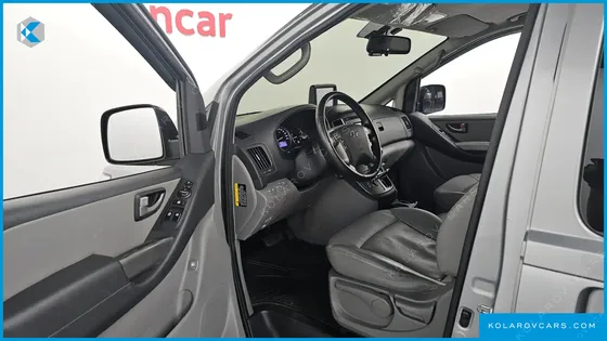 HYUNDAI STAREX VAN 5-SEATER