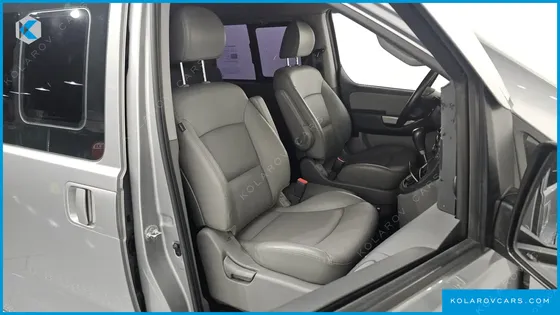 HYUNDAI STAREX VAN 5-SEATER
