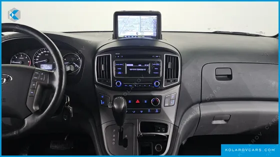 HYUNDAI STAREX VAN 5-SEATER