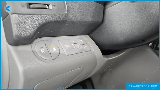 HYUNDAI STAREX VAN 5-SEATER