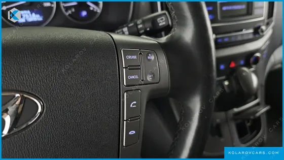 HYUNDAI STAREX VAN 5-SEATER