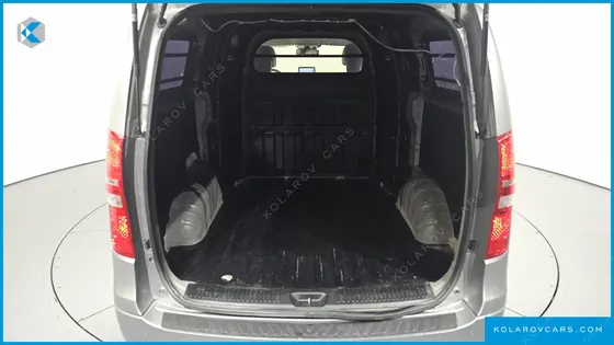 HYUNDAI STAREX VAN 5-SEATER