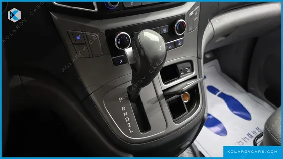 HYUNDAI STAREX VAN 5-SEATER LPI