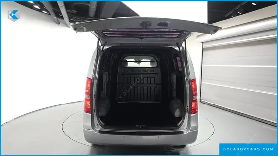 HYUNDAI STAREX VAN 5-SEATER LPI
