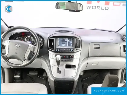 HYUNDAI STAREX VAN 5-SEATER