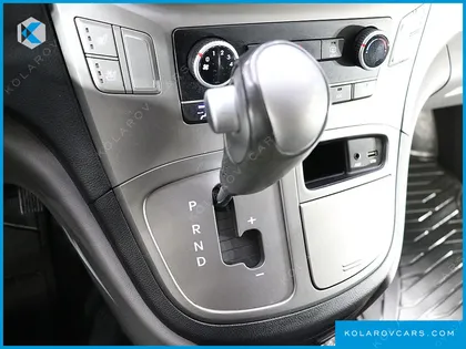 HYUNDAI STAREX VAN 5-SEATER