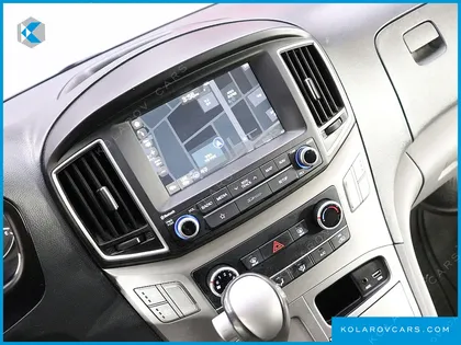 HYUNDAI STAREX VAN 5-SEATER
