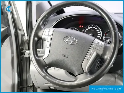 HYUNDAI STAREX VAN 5-SEATER