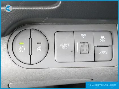 HYUNDAI STAREX VAN 5-SEATER