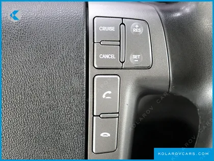 HYUNDAI STAREX VAN 5-SEATER