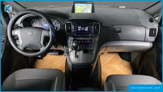 HYUNDAI STAREX VAN 5-SEATER