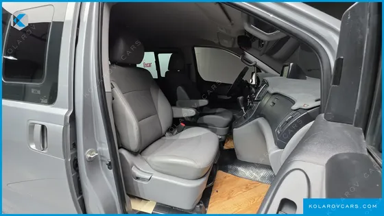 HYUNDAI STAREX VAN 5-SEATER