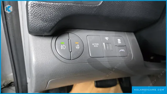 HYUNDAI STAREX VAN 5-SEATER