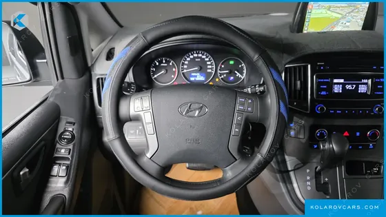 HYUNDAI STAREX VAN 5-SEATER