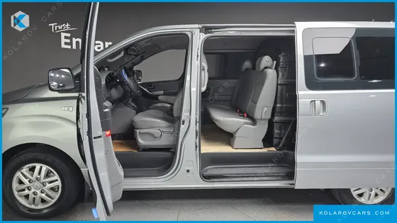 HYUNDAI STAREX VAN 5-SEATER