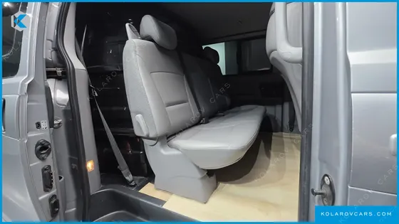 HYUNDAI STAREX VAN 5-SEATER