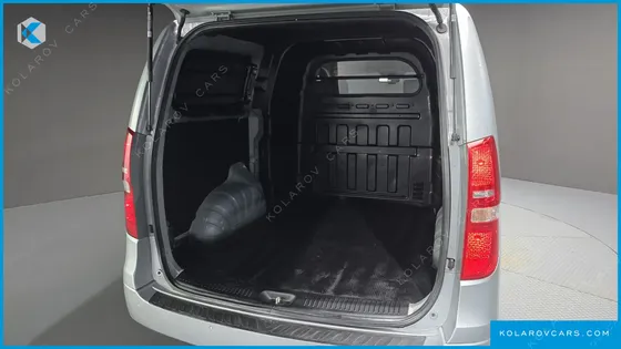 HYUNDAI STAREX VAN 5-SEATER