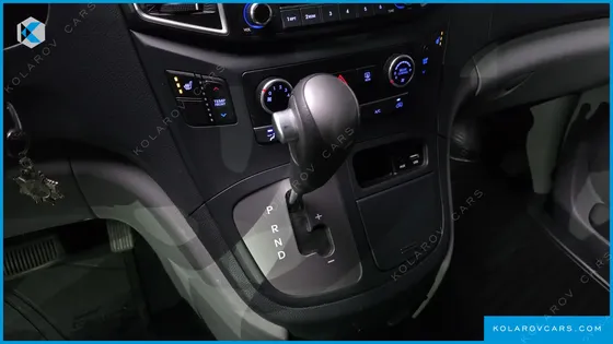 HYUNDAI STAREX WAGON 12-SEATER