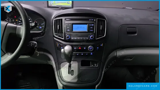 HYUNDAI STAREX WAGON 12-SEATER