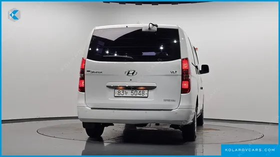 HYUNDAI STAREX VAN 5-SEATER