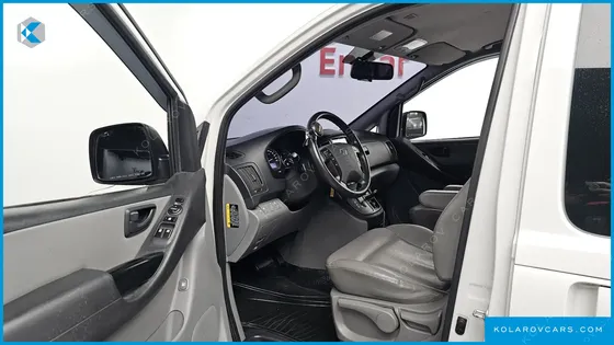 HYUNDAI STAREX VAN 5-SEATER
