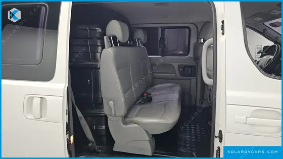 HYUNDAI STAREX VAN 5-SEATER