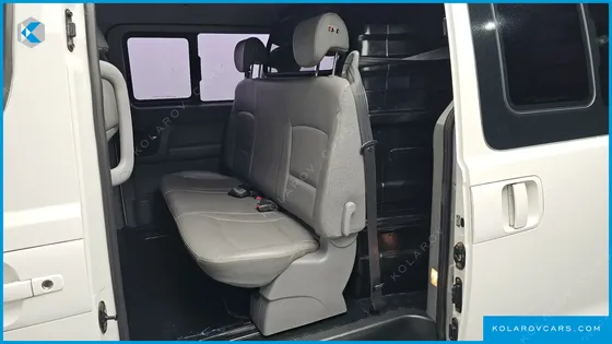 HYUNDAI STAREX VAN 5-SEATER
