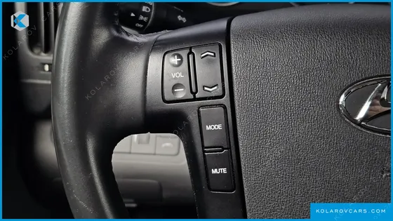 HYUNDAI STAREX VAN 5-SEATER
