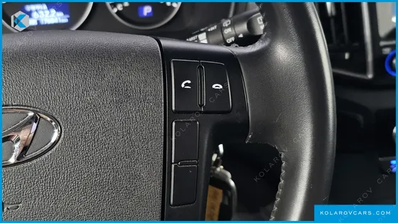 HYUNDAI STAREX VAN 5-SEATER