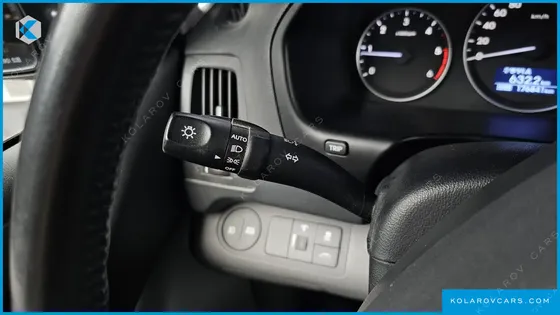 HYUNDAI STAREX VAN 5-SEATER