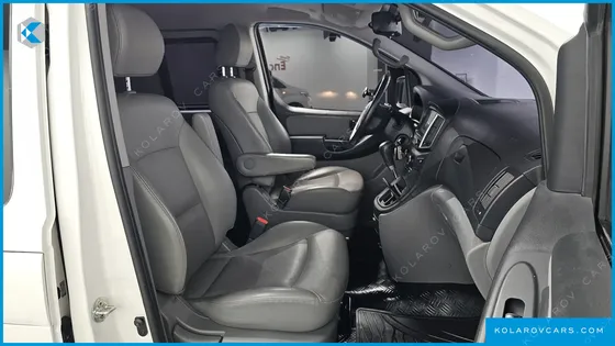 HYUNDAI STAREX VAN 5-SEATER