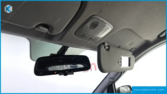 HYUNDAI STAREX VAN 5-SEATER